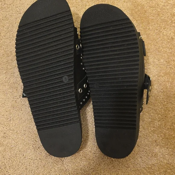 Steve Madden Double Buckle Black Sandals w/Silver Grommets & Details - Picture 8 of 11